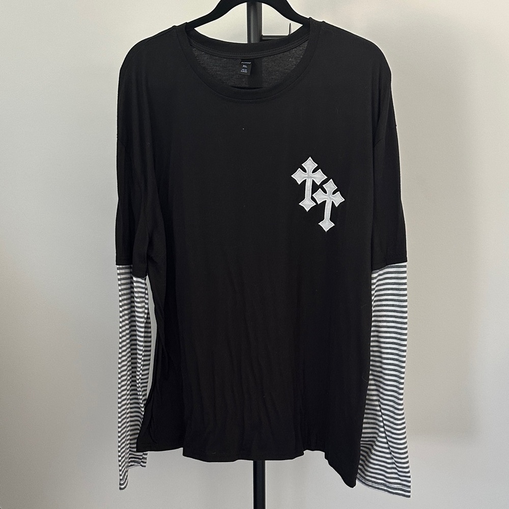 ROMWE Black Tee with Striped Sleeves